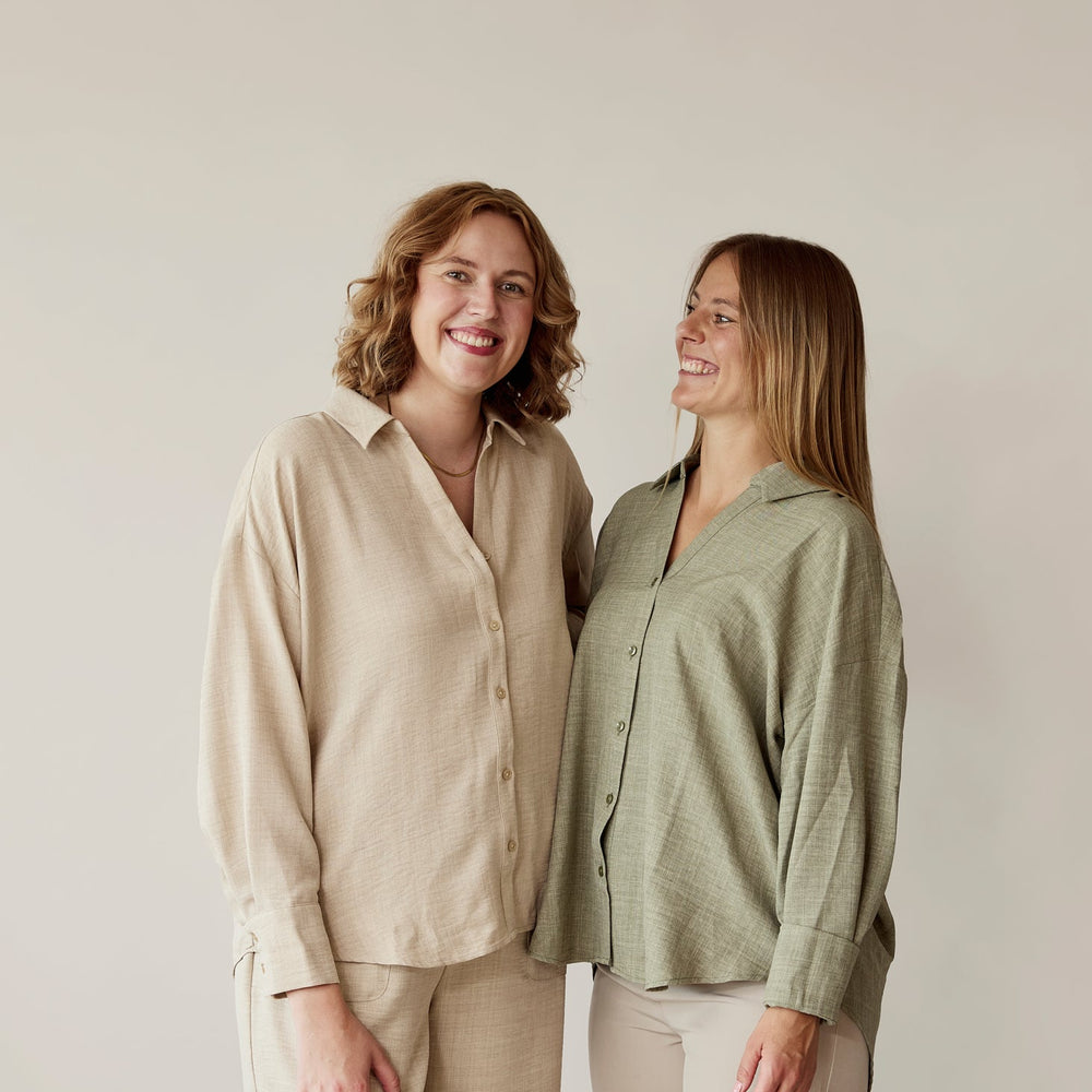 Founderne af Mewalii, Frederikke og Simone står og smiler